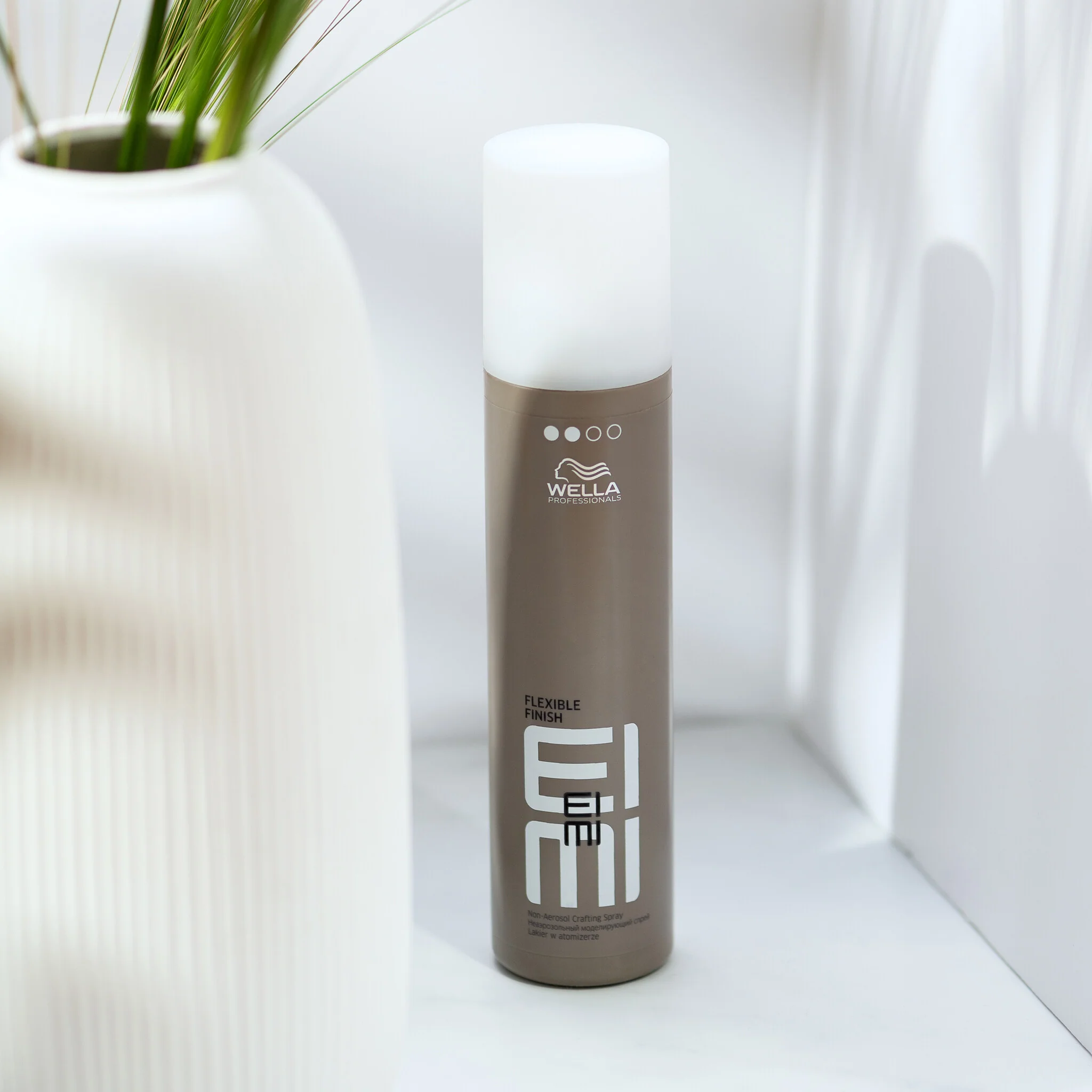 EIMI Flexible Finish Haarspray - 250ml - Image 4