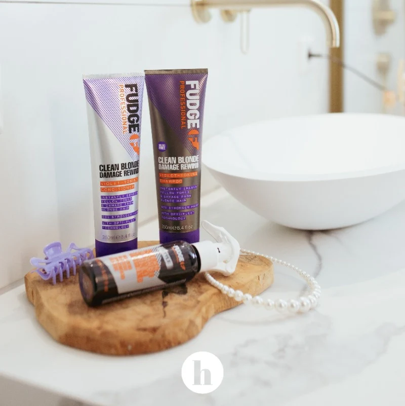 Clean Blonde Damage Rewind Violet Shampoo - Image 4