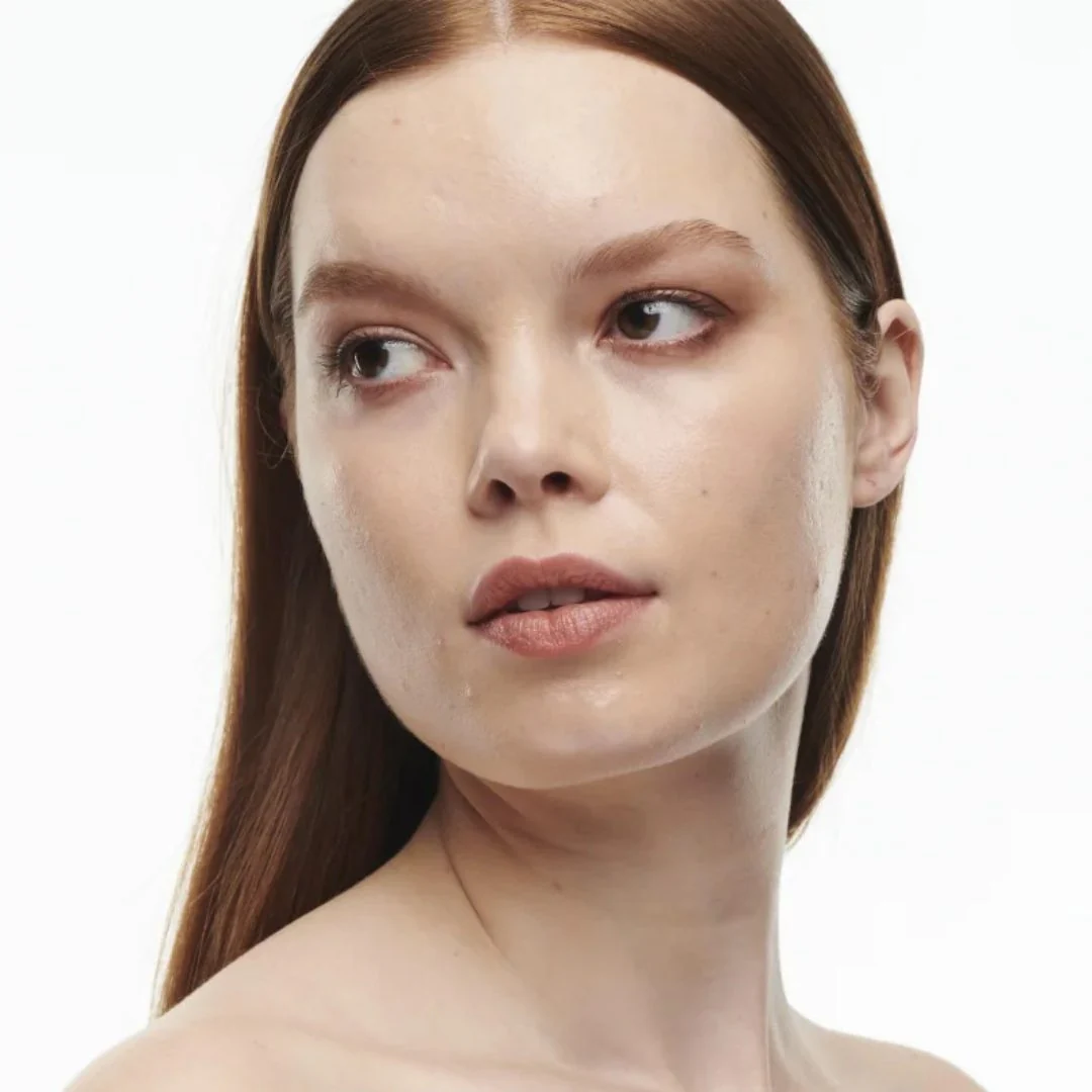 Studio Radiance Serum Foundation - Image 3