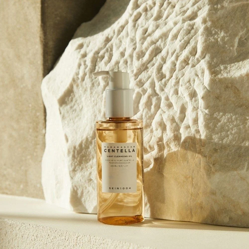Madagascar Centella Light Cleansing Oil - 200ml - Image 2